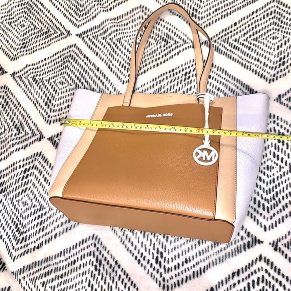 Michael Kors Tan and White Tote Bag - Picture 10 of 11